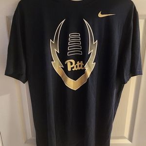 The Nike Tee Pitt Shirt L